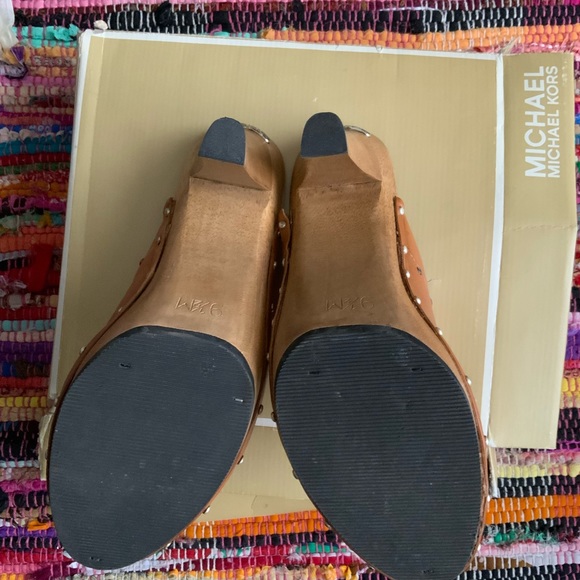 Micheal Kors leather clog 9.5 - Picture 2 of 4